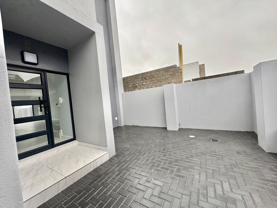 To Let 4 Bedroom Property for Rent in Sandown Western Cape